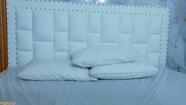 Snapshot of yourcuteneighbourr chatting on 01/13/26, 03:12 yourcuteneighbourr online show from 01/13/26, 03:12