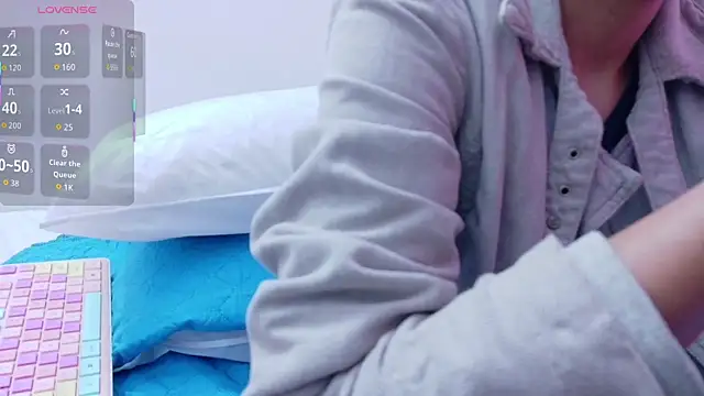 Snapshot of yourcuteneighbourr chatting on 01/14/26, 03:01 yourcuteneighbourr online show from 01/14/26, 03:01