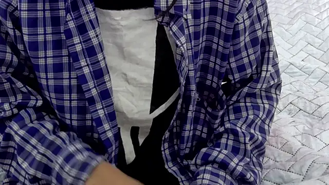 Snapshot of yourcuteneighbourr chatting on 02/26/26, 02:54 yourcuteneighbourr online show from 02/26/26, 02:54