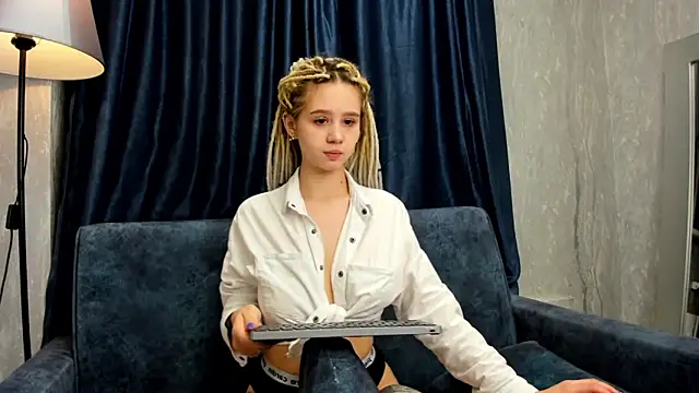 Snapshot of Valerie_Woods chatting on 01/04/25, 11:22 Valerie Woods online show from 01/04/25, 11:22