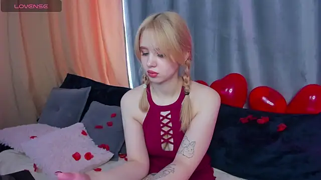 Snapshot of Valerie_Woods chatting on 02/15/25, 04:58 Valerie Woods online show from 02/15/25, 04:58