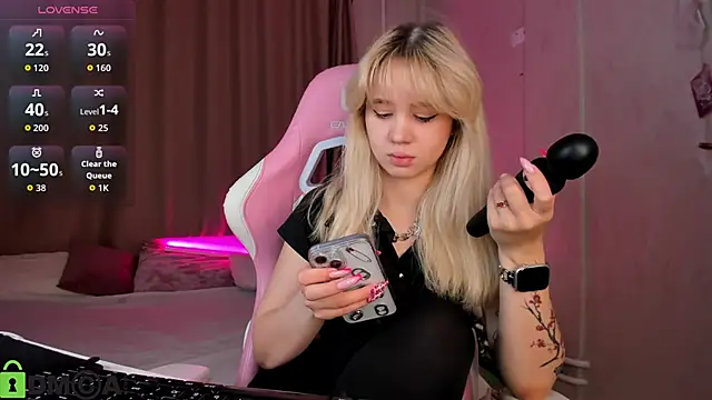 Snapshot of Valerie_Woods chatting on 11/07/25, 01:05 Valerie Woods online show from 11/07/25, 01:05