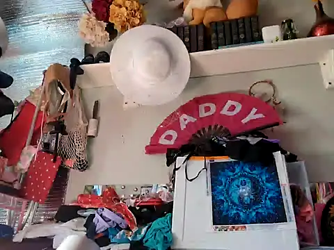 gurlnips online show from 01/24/25, 07:07