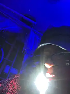 gurlnips online show from 11/23/25, 10:15