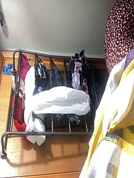 gurlnips online show from 12/19/25, 01:18