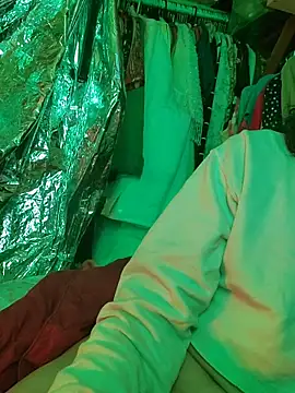 gurlnips online show from 01/15/26, 01:37