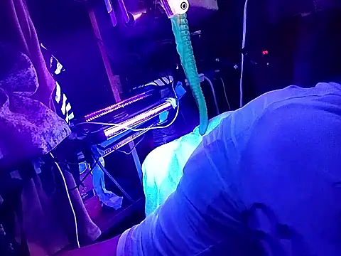 gurlnips online show from 03/11/26, 12:11