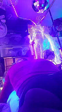 gurlnips online show from 03/18/26, 09:07