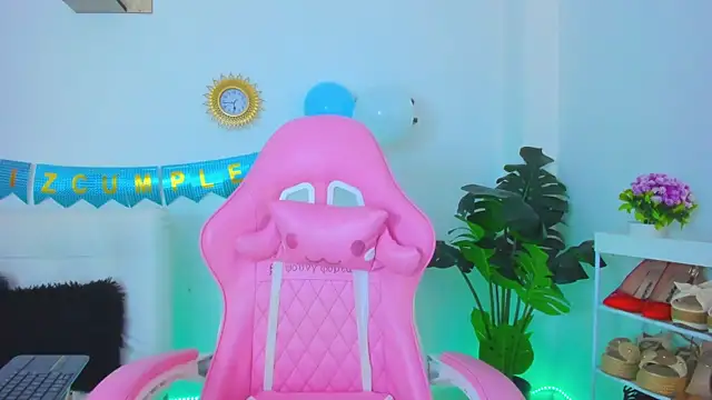 Snapshot of alexajhonson1012 chatting on 12/17/25, 10:43 alexajhonson1012 online show from 12/17/25, 10:43