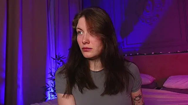 Snapshot of Liv_Fay chatting on 12/20/25, 02:35 Liv Fay online show from 12/20/25, 02:35