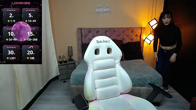 Snapshot of sailor_moon07 chatting on 02/05/25, 03:55 sailor moon07 online show from 02/05/25, 03:55