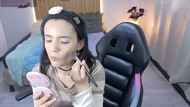 Snapshot of sailor_moon07 chatting on 10/14/25, 12:50 sailor moon07 online show from 10/14/25, 12:50