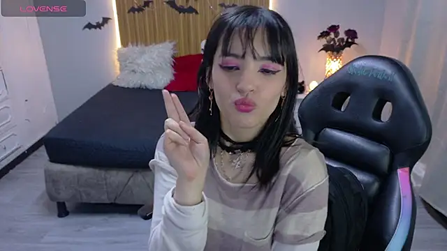 Snapshot of sailor_moon07 chatting on 10/15/25, 03:17 sailor moon07 online show from 10/15/25, 03:17