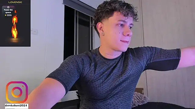 Snapshot of DerekOlsen chatting on 11/15/25, 01:14 DerekOlsen online show from 11/15/25, 01:14