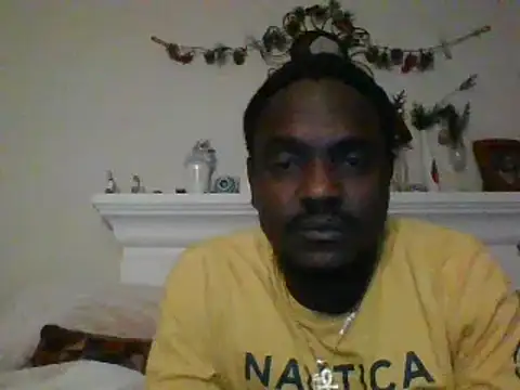 Snapshot of Hugedick0071 chatting on 12/04/24, 06:00 Hugedick0071 online show from 12/04/24, 06:00