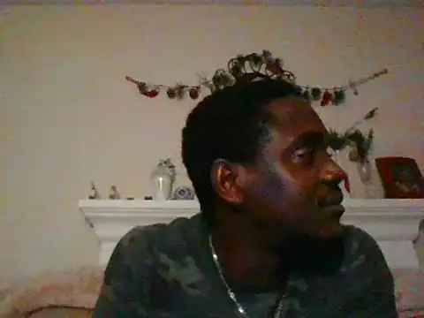 Snapshot of Hugedick0071 chatting on 12/13/24, 11:17 Hugedick0071 online show from 12/13/24, 11:17