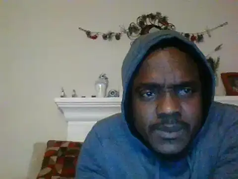 Snapshot of Hugedick0071 chatting on 12/23/24, 07:06 Hugedick0071 online show from 12/23/24, 07:06