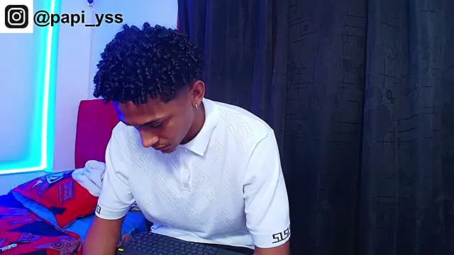 Snapshot of dominic_smith_ chatting on 11/12/25, 02:34 dominic smith online show from 11/12/25, 02:34