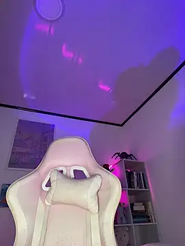 Tsuki-moon online show from 11/23/25, 10:26