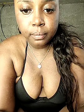 Snapshot of Chleo__ chatting on 02/14/25, 09:10 Chleo online show from 02/14/25, 09:10