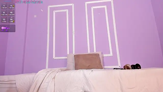 Snapshot of Chleo__ chatting on 02/25/25, 04:00 Chleo online show from 02/25/25, 04:00