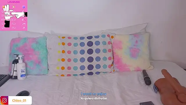 Snapshot of Chleo__ chatting on 10/18/25, 01:12 Chleo online show from 10/18/25, 01:12