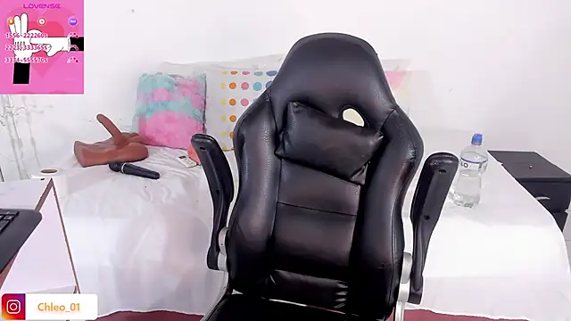 Snapshot of Chleo__ chatting on 10/21/25, 02:29 Chleo online show from 10/21/25, 02:29