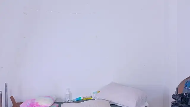 Snapshot of Chleo__ chatting on 11/12/25, 01:11 Chleo online show from 11/12/25, 01:11