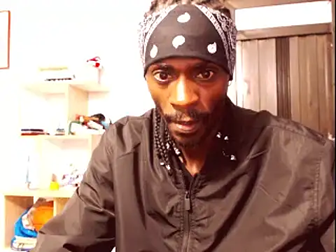 Snapshot of phillip-hot chatting on 01/03/25, 03:16 phillip-hot online show from 01/03/25, 03:16