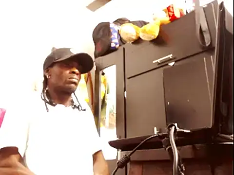 Snapshot of phillip-hot chatting on 01/22/25, 04:23 phillip-hot online show from 01/22/25, 04:23