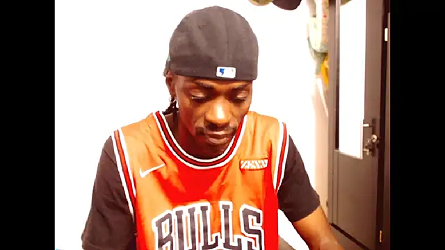 Snapshot of phillip-hot chatting on 10/06/25, 01:52 phillip-hot online show from 10/06/25, 01:52