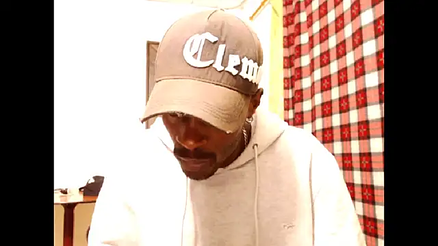 Snapshot of phillip-hot chatting on 11/29/25, 04:37 phillip-hot online show from 11/29/25, 04:37