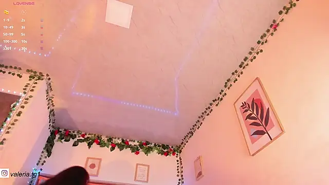 Valeria Thompson1 online show from 11/11/25, 10:32