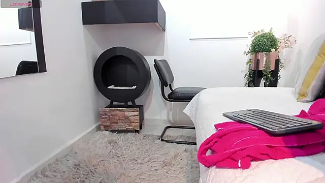 Miranda doll  online show from 03/12/25, 12:15