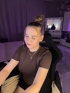 Snapshot of Lexi_noah chatting on 09/21/25, 09:38 Lexi noah online show from 09/21/25, 09:38