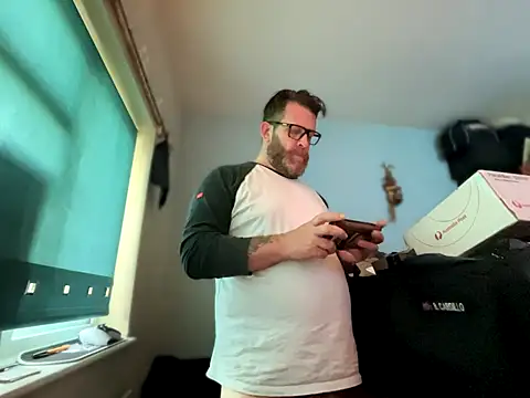 Snapshot of Tattooednakedguy chatting on 10/10/25, 06:45 Tattooednakedguy online show from 10/10/25, 06:45