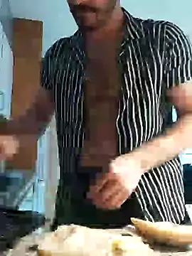 Snapshot of Analcholic chatting on 12/08/24, 11:35 Analcholic online show from 12/08/24, 11:35