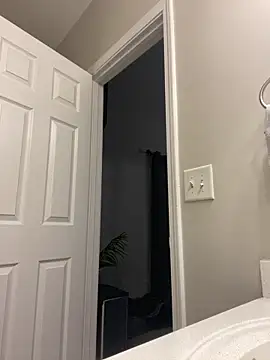 Snapshot of zeedafreakk chatting on 12/21/25, 12:12 zeedafreakk online show from 12/21/25, 12:12