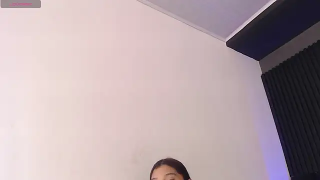 Snapshot of nami_hot04 chatting on 12/23/24, 01:29 nami hot04 online show from 12/23/24, 01:29