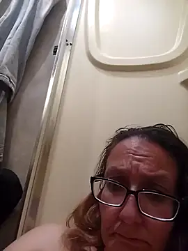 ILUV2TUCHMYKITTY online show from 10/20/25, 02:39