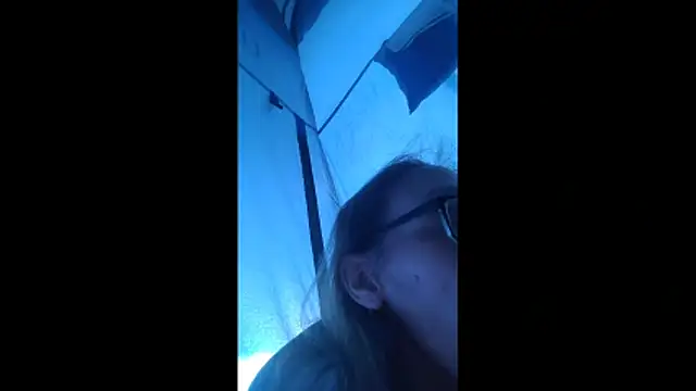 ILUV2TUCHMYKITTY online show from 12/20/25, 05:42