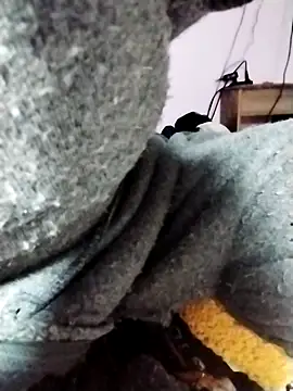 Snapshot of ngoclothingoc9en chatting on 03/17/25, 12:08 ngoclothingoc9en online show from 03/17/25, 12:08