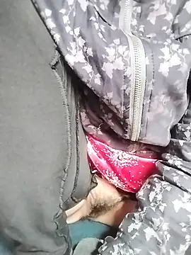 Snapshot of ngoclothingoc9en chatting on 03/19/25, 12:04 ngoclothingoc9en online show from 03/19/25, 12:04