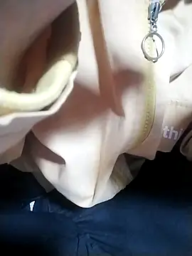 Snapshot of ngoclothingoc9en chatting on 03/21/25, 02:18 ngoclothingoc9en online show from 03/21/25, 02:18