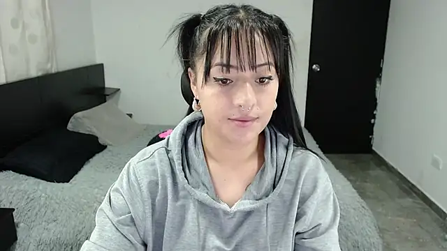 jjulietha95 online show from 03/19/26, 03:10