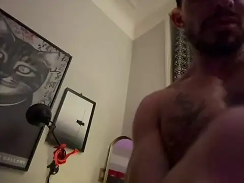 Snapshot of italian8764 chatting on 11/12/25, 03:29 italian8764 online show from 11/12/25, 03:29