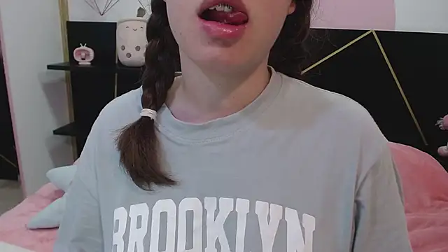 Snapshot of DanniAbbey chatting on 02/15/25, 02:33 DanniAbbey online show from 02/15/25, 02:33