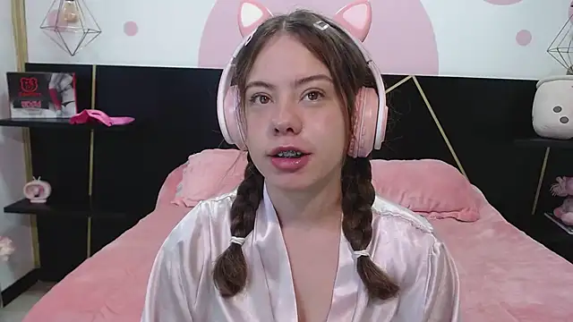Snapshot of DanniAbbey chatting on 03/18/25, 02:59 DanniAbbey online show from 03/18/25, 02:59