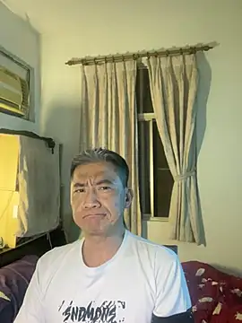 Snapshot of YuHsuant chatting on 02/07/25, 07:17 YuHsuant online show from 02/07/25, 07:17