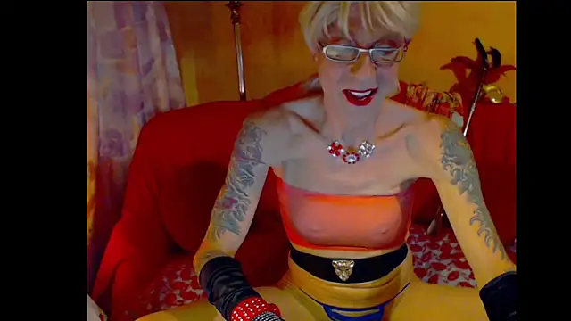 Snapshot of cuxladyboy chatting on 12/27/24, 01:00 cuxladyboy online show from 12/27/24, 01:00